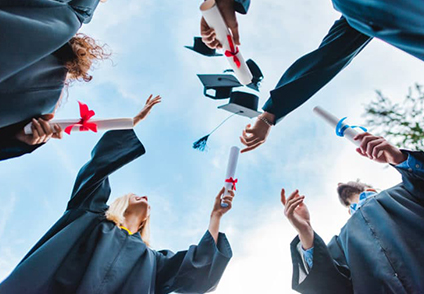 بلاغ إلى خريجي الإجازة للسنة الجامعية