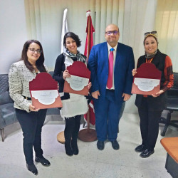 تكريم السيدة عفاف شعيب مديرة التربصات، السيدة سهير الغريبي مديرة مركز إشهاد الكفاءات و السيدة نبيلة الحلواني عضو بالمركز . Mars 2023